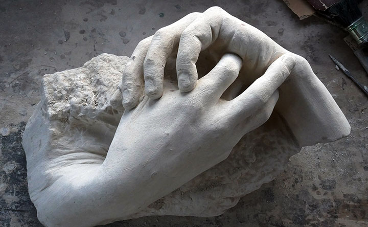 Itdhy hands made from clunch stonel